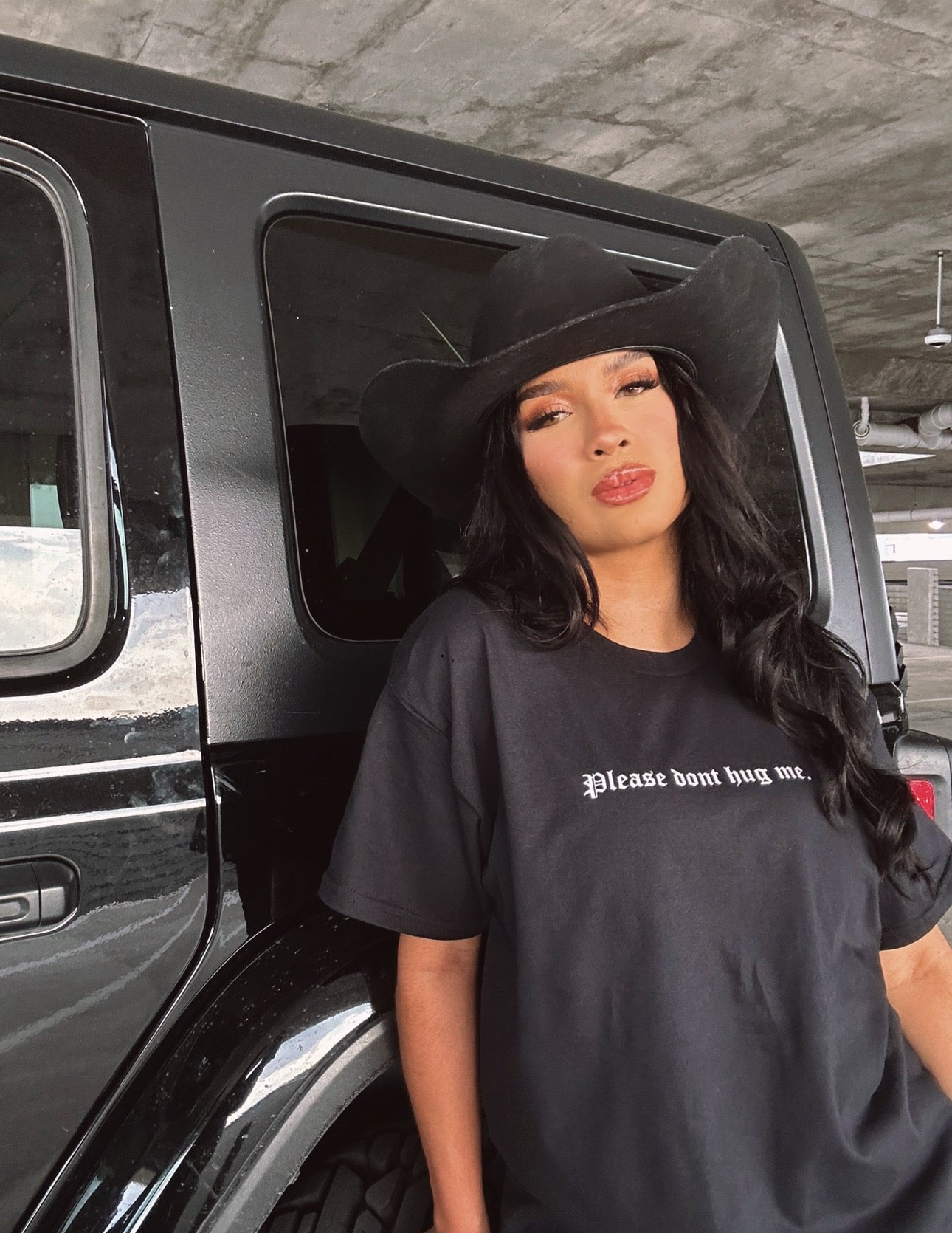 Please don’t hug me crop tee